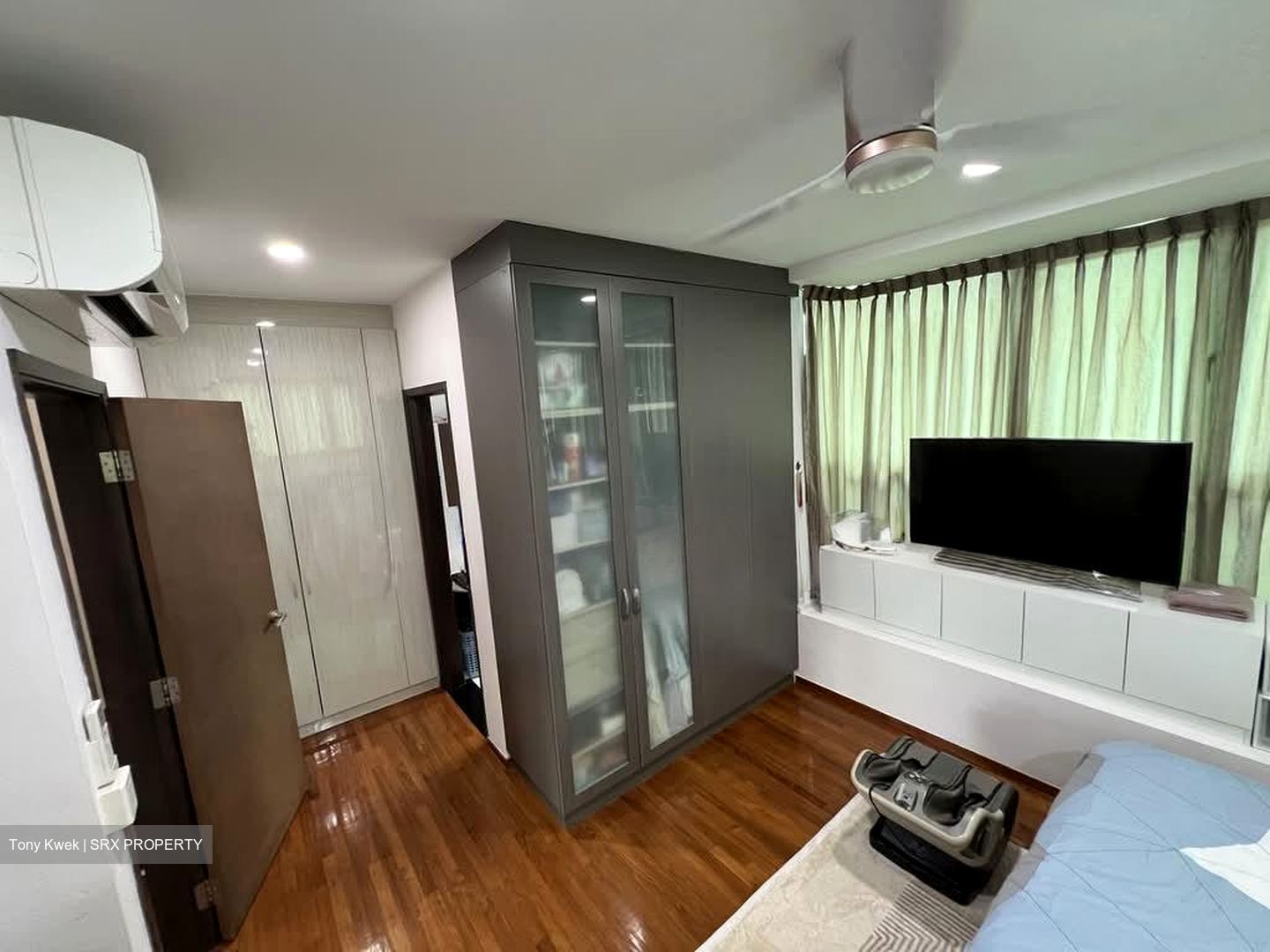 The Silver Spurz (D19), Terrace #586783701